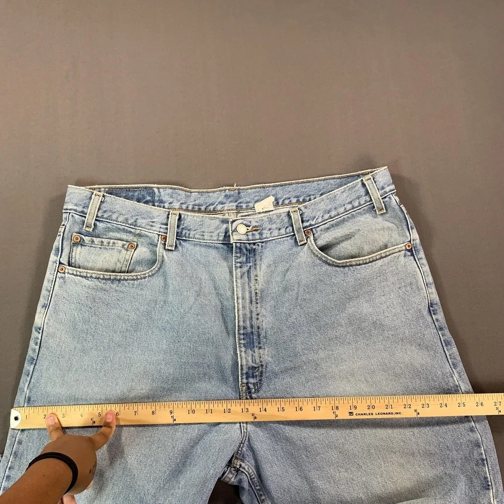 Levis 550 Jeans Mens 42x32 Blue Denim Relaxed Tapered Leg Light Wash (41x32 Fit)